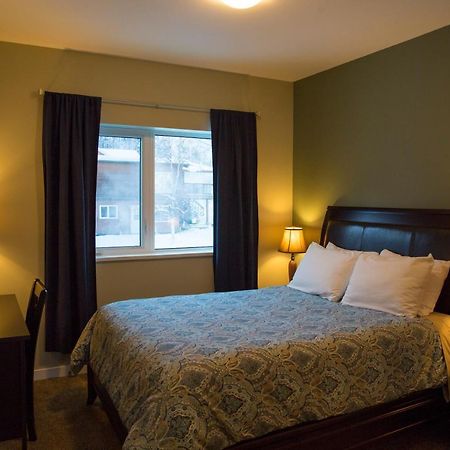 Downtown Whitehorse Deluxe 2 Bedroom Condo エクステリア 写真
