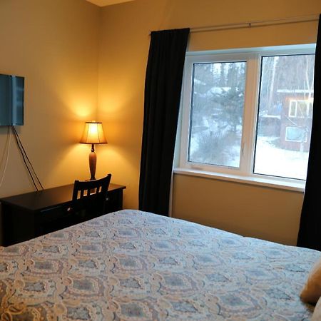 Downtown Whitehorse Deluxe 2 Bedroom Condo エクステリア 写真
