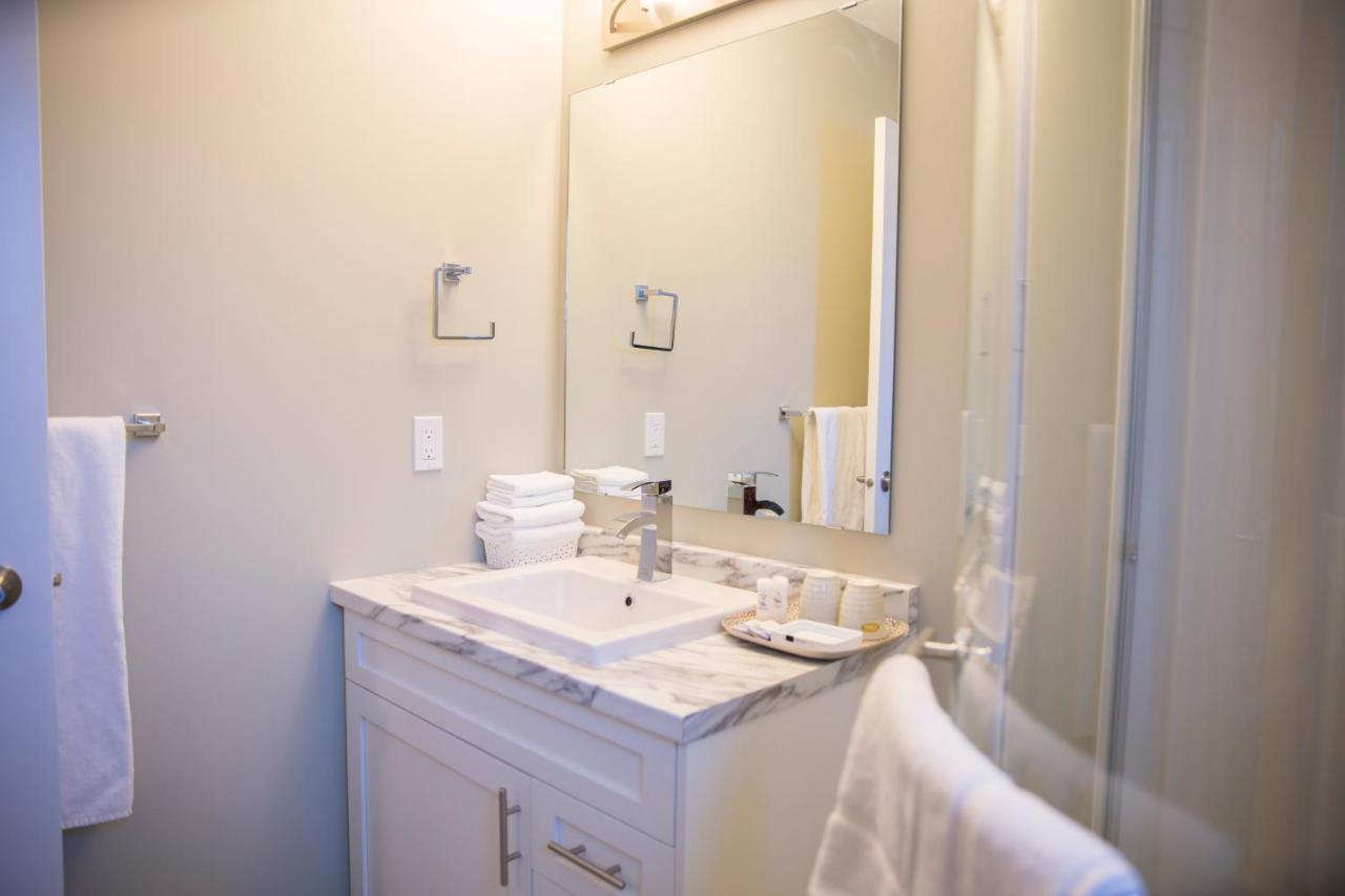 Downtown Whitehorse Deluxe 2 Bedroom Condo エクステリア 写真