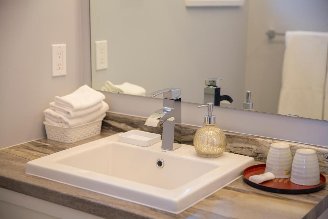 Downtown Whitehorse Deluxe 2 Bedroom Condo エクステリア 写真