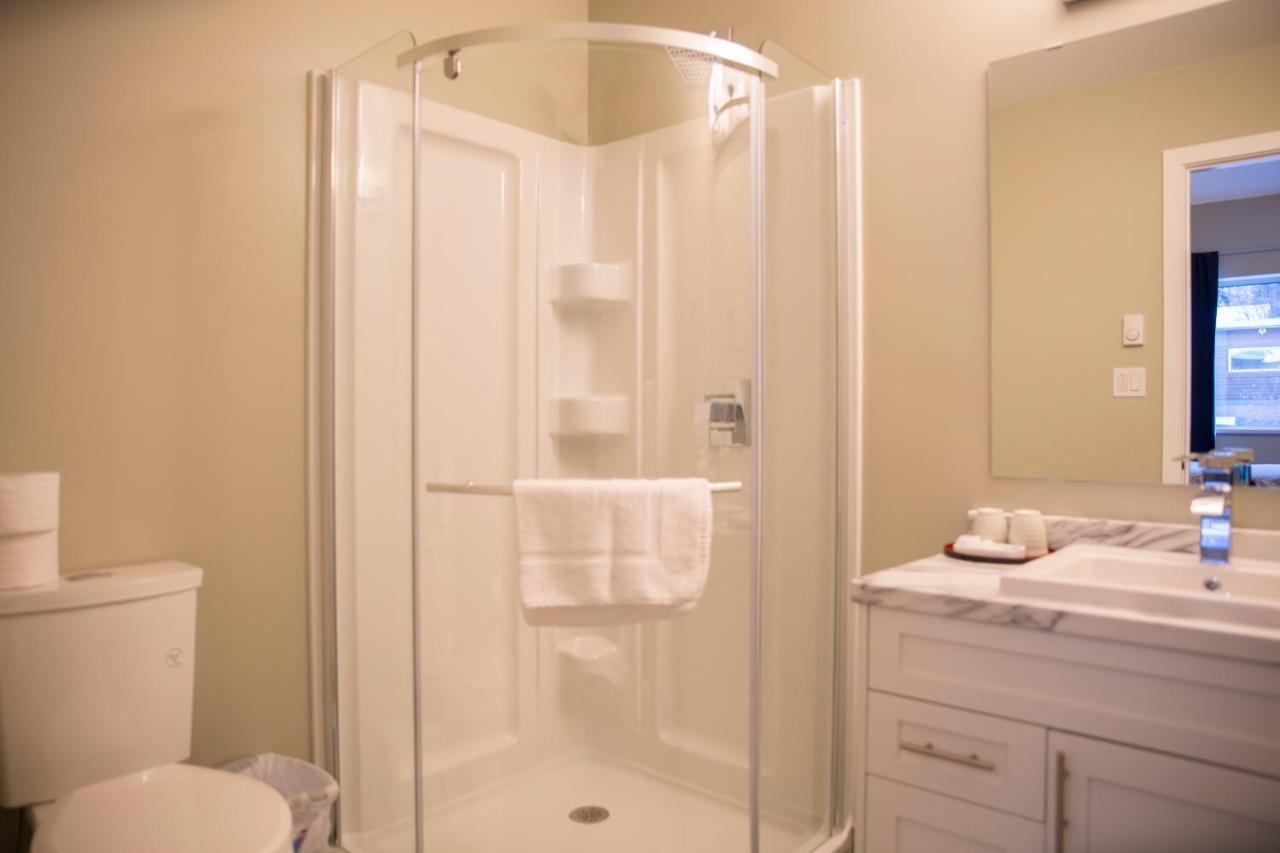 Downtown Whitehorse Deluxe 2 Bedroom Condo エクステリア 写真