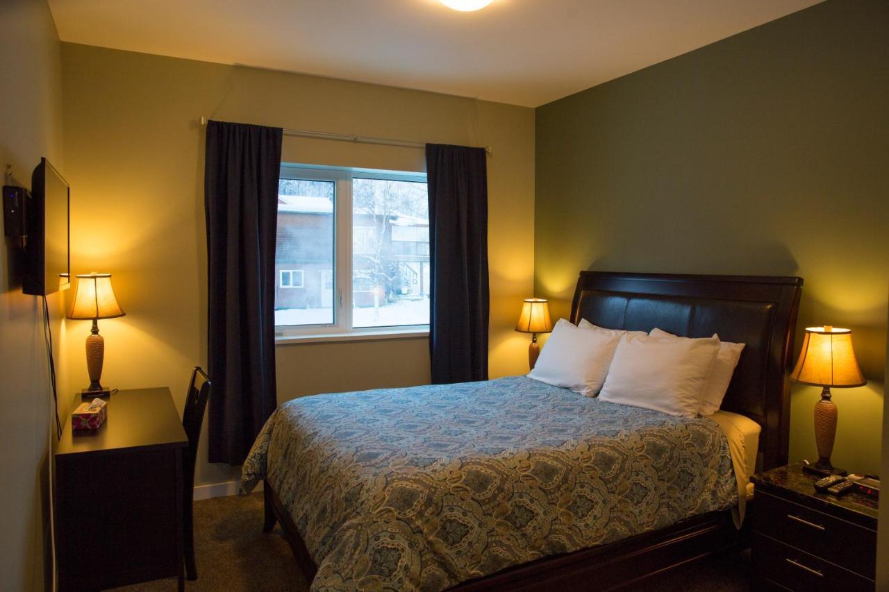 Downtown Whitehorse Deluxe 2 Bedroom Condo エクステリア 写真