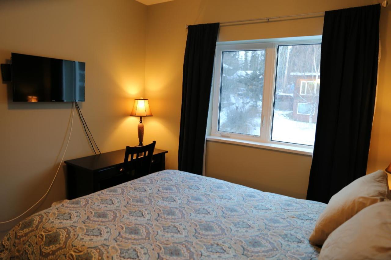 Downtown Whitehorse Deluxe 2 Bedroom Condo エクステリア 写真