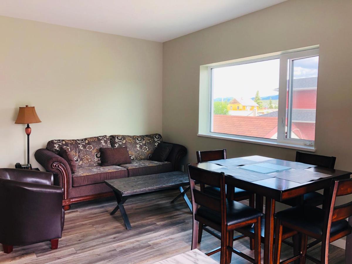 Downtown Whitehorse Deluxe 2 Bedroom Condo エクステリア 写真