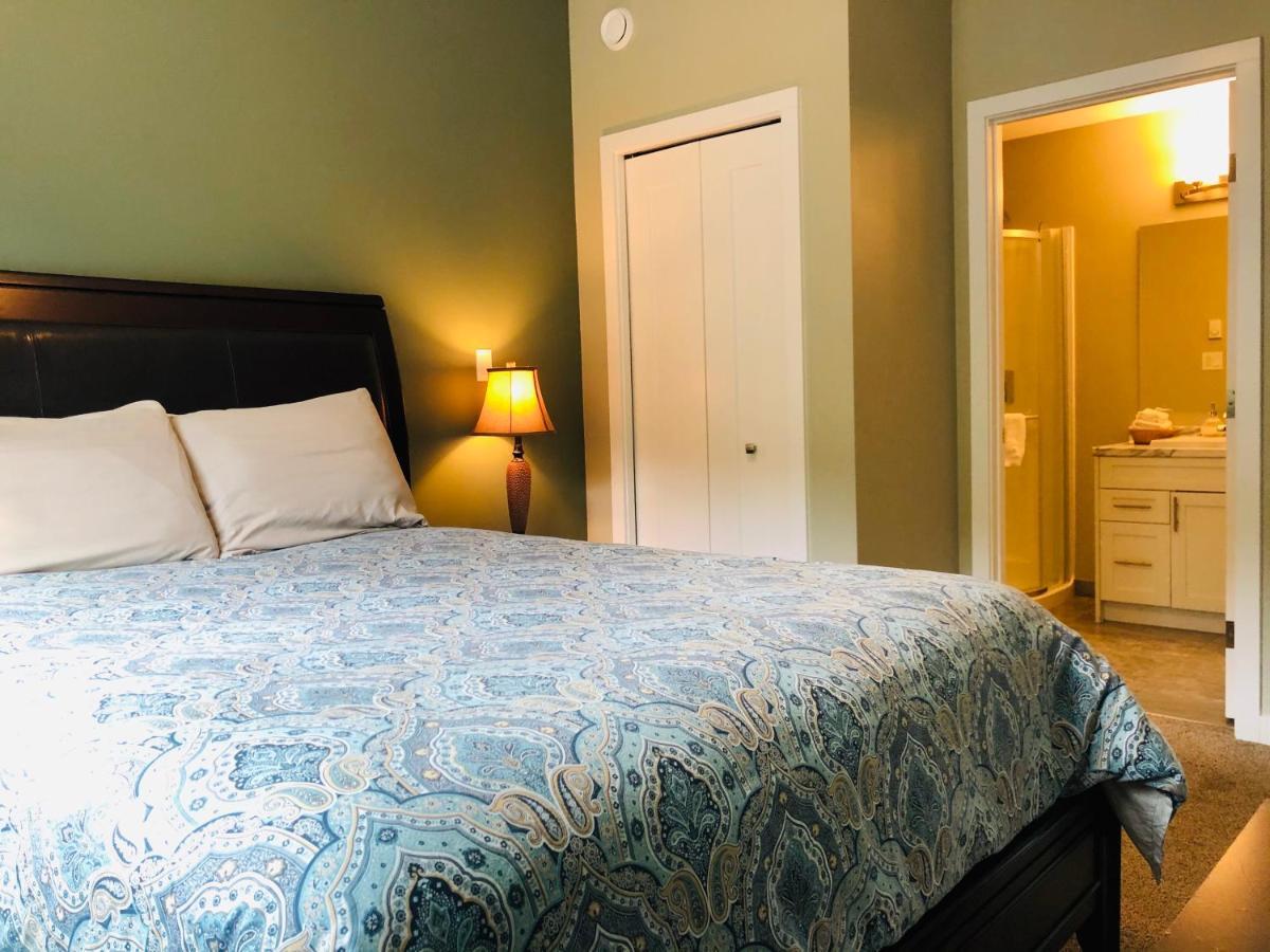 Downtown Whitehorse Deluxe 2 Bedroom Condo エクステリア 写真