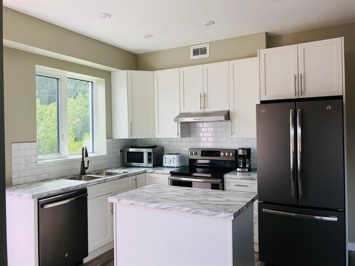Downtown Whitehorse Deluxe 2 Bedroom Condo エクステリア 写真